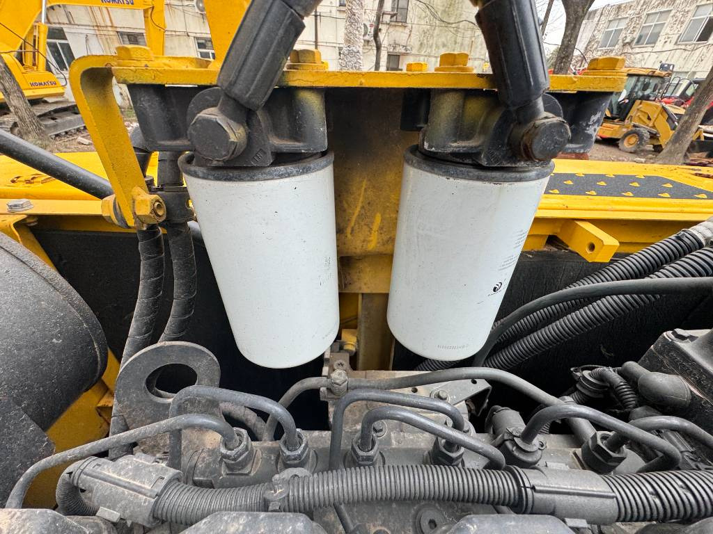 Crawler excavator Komatsu PC 210 LC-8: picture 21