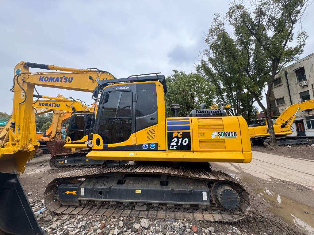 Crawler excavator Komatsu PC 210 LC-8: picture 1