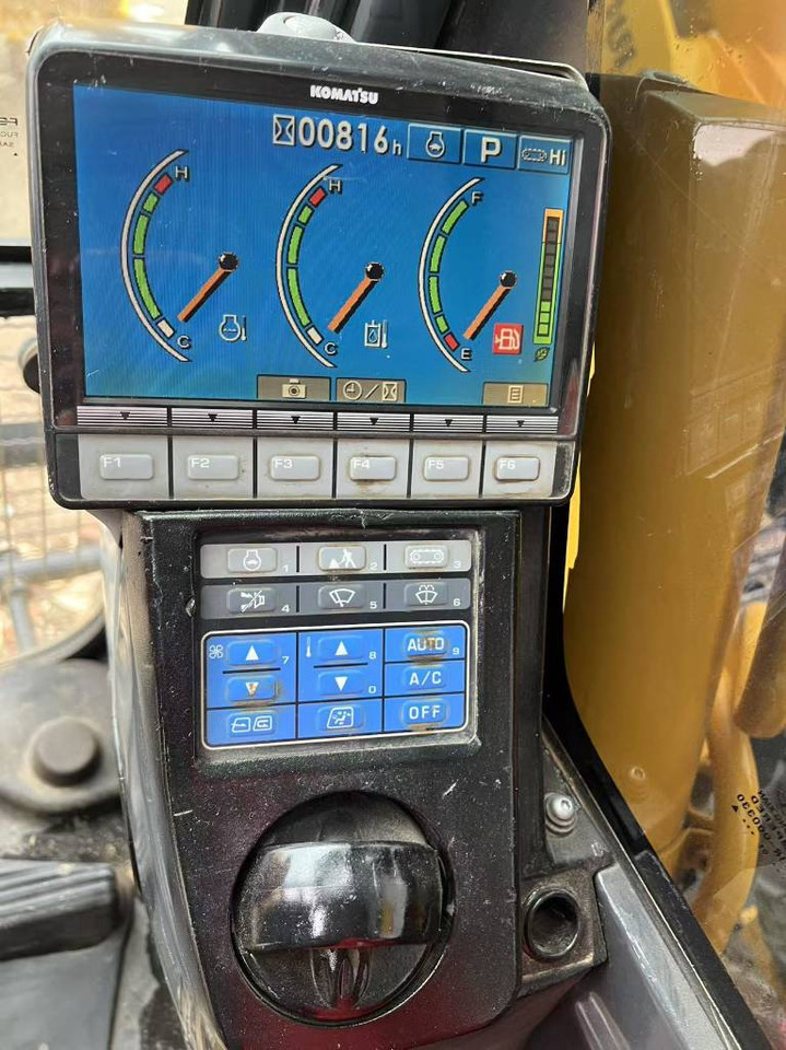 Crawler excavator Komatsu PC 210 LC-8: picture 32