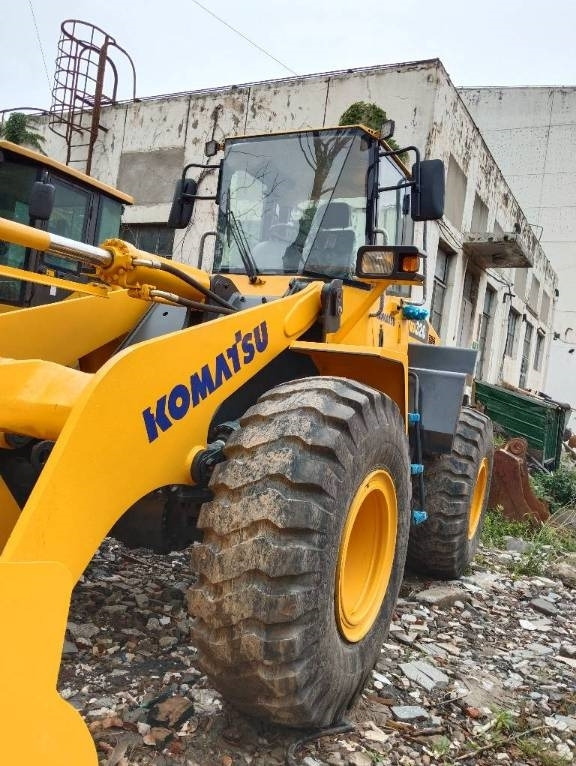 Komatsu WA 320-5 - Wheel loader: picture 2 Komatsu WA 320-5 - Wheel loader: picture 2