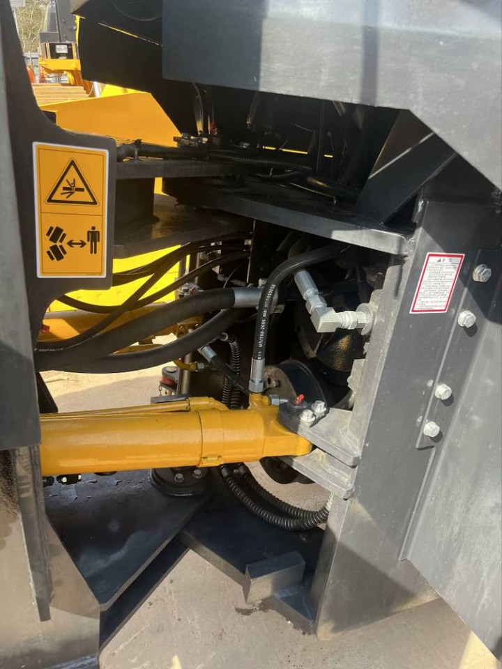 LiuGong CLG 835 - Wheel loader: picture 5 LiuGong CLG 835 - Wheel loader: picture 5