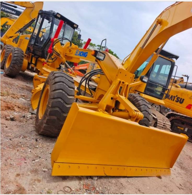 XCMG GR 215 - Grader: picture 1 XCMG GR 215 - Grader: picture 1