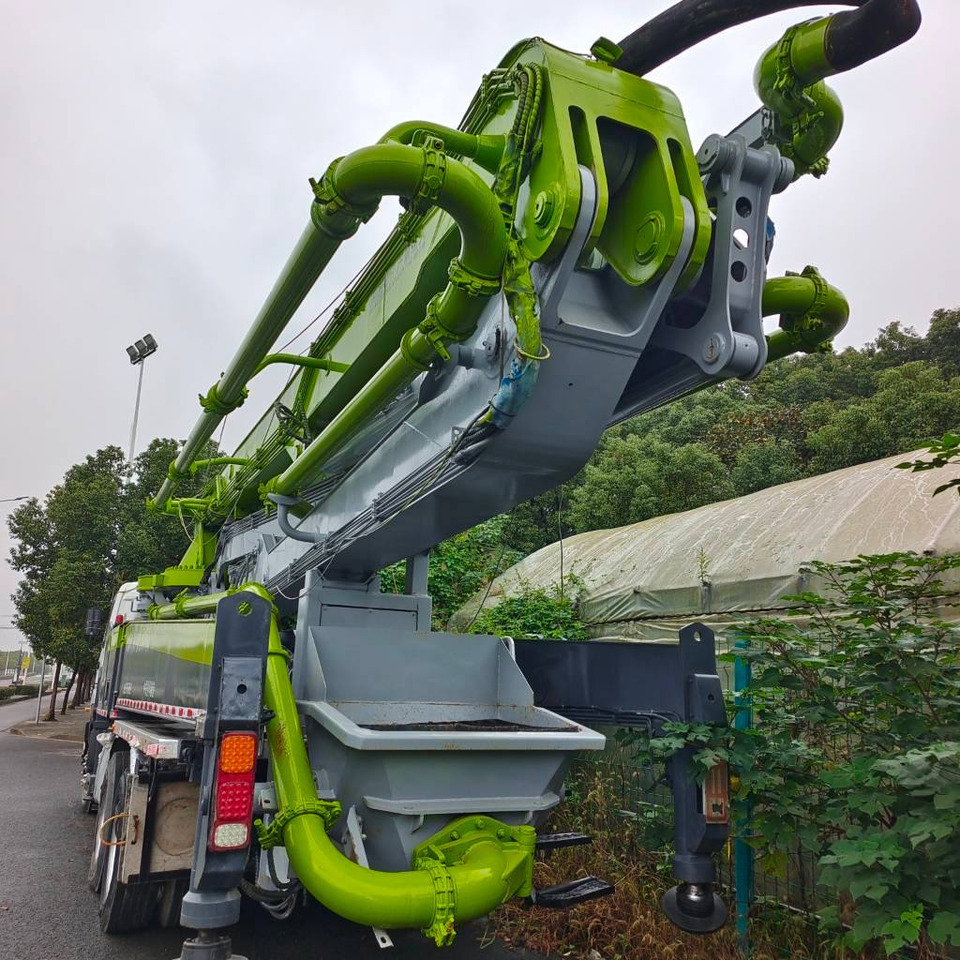 Zoomlion ZLJ5336THBSE - Concrete pump truck: picture 5 Zoomlion ZLJ5336THBSE - Concrete pump truck: picture 5