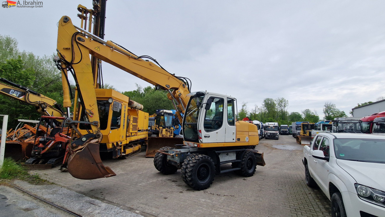 Liebherr A316 Schnellwechsler, Hammerverrohrung, Verstellausleger Deutz Motor - Mini excavator: picture 1 Liebherr A316 Schnellwechsler, Hammerverrohrung, Verstellausleger Deutz Motor - Mini excavator: picture 1