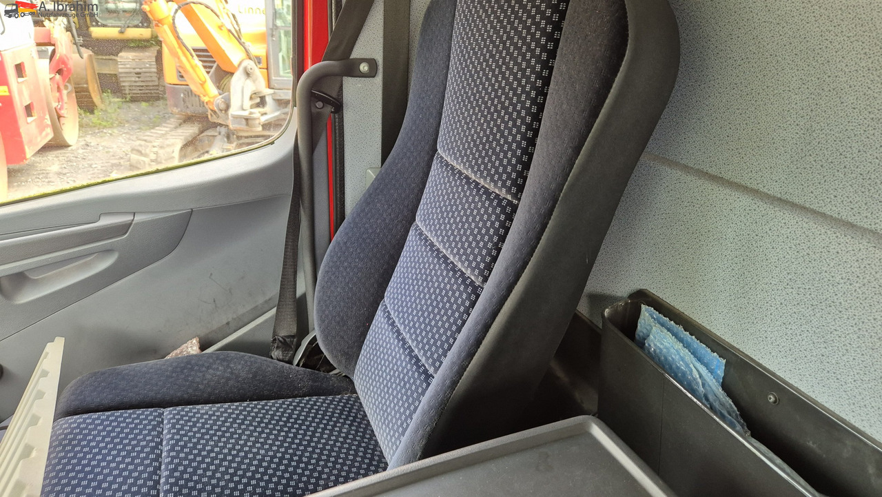 Mercedes-Benz 1222 Werkstattkoffer mit Regalsystem - Box truck: picture 5 Mercedes-Benz 1222 Werkstattkoffer mit Regalsystem - Box truck: picture 5