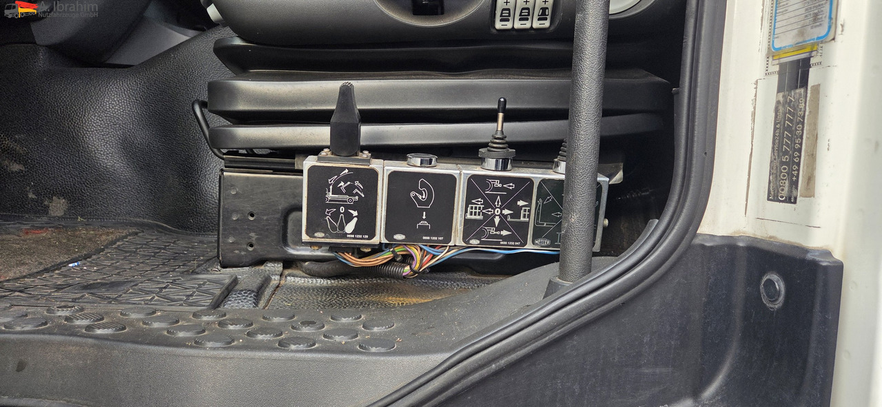 Mercedes-Benz DB 2541 Meiller RK 20.70 Lift-Lenkachse | 6x2 | mp3 - Hook lift truck: picture 2 Mercedes-Benz DB 2541 Meiller RK 20.70 Lift-Lenkachse | 6x2 | mp3 - Hook lift truck: picture 2