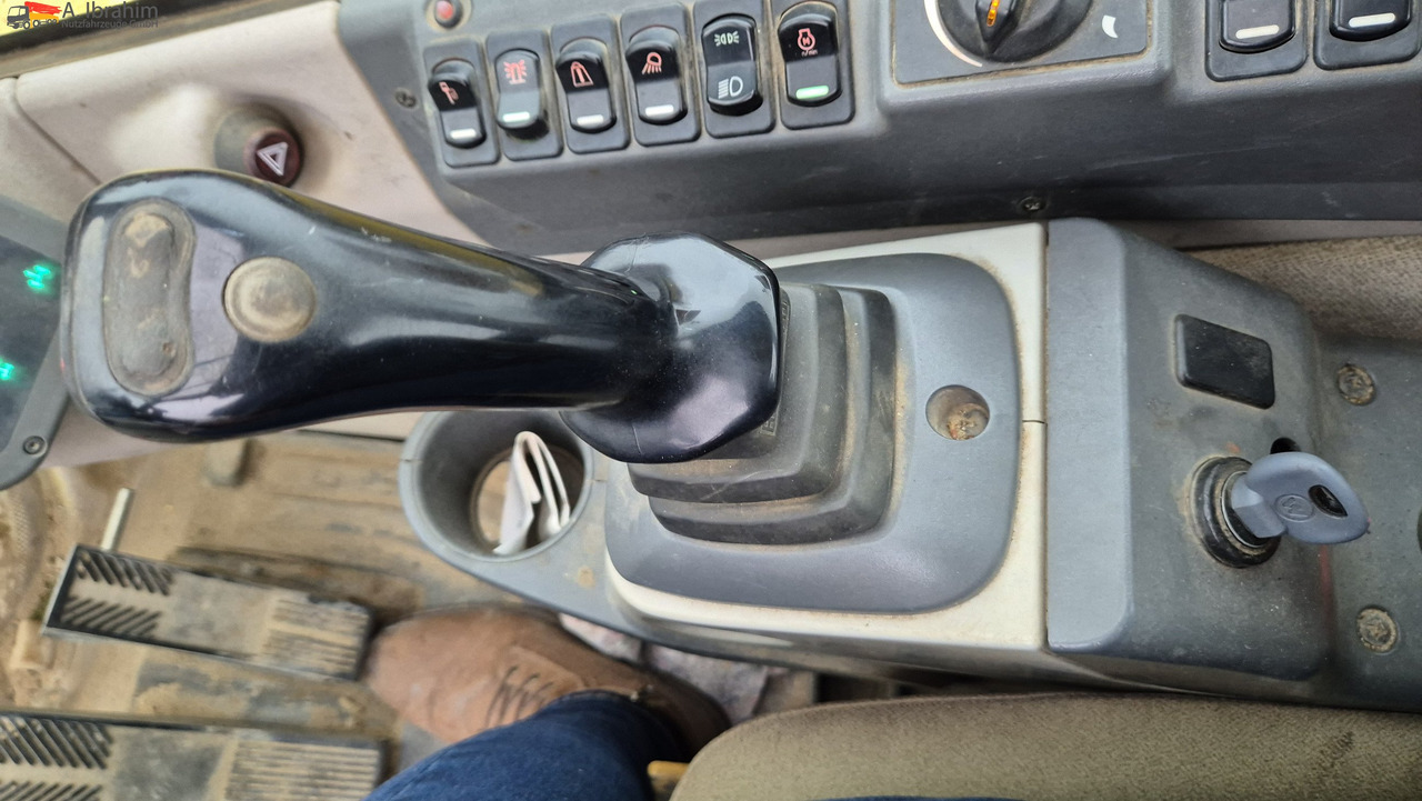 New Holland MH 2.6 Zustand gut, deutsche Maschine incl. Greifer und Dreservo - Wheel excavator: picture 3 New Holland MH 2.6 Zustand gut, deutsche Maschine incl. Greifer und Dreservo - Wheel excavator: picture 3