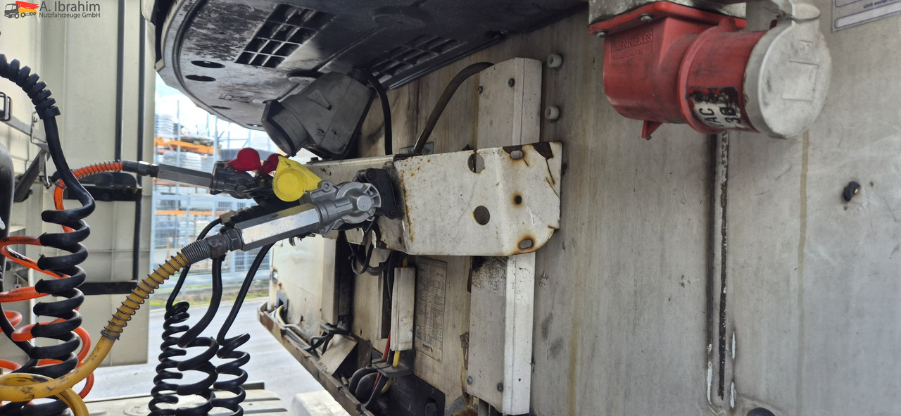 Schmitz SKO24 TK SL 200 | -30°C | Lift-Achse | Scheibenbremse - Refrigerator semi-trailer: picture 3 Schmitz SKO24 TK SL 200 | -30°C | Lift-Achse | Scheibenbremse - Refrigerator semi-trailer: picture 3