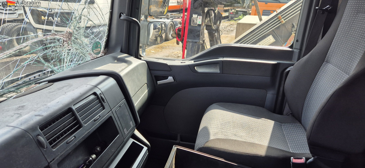 MAN TGL 8.150 4X2 BL Unfallschaden bedingt fahrbereit, Motor ok - Van: picture 2 MAN TGL 8.150 4X2 BL Unfallschaden bedingt fahrbereit, Motor ok - Van: picture 2