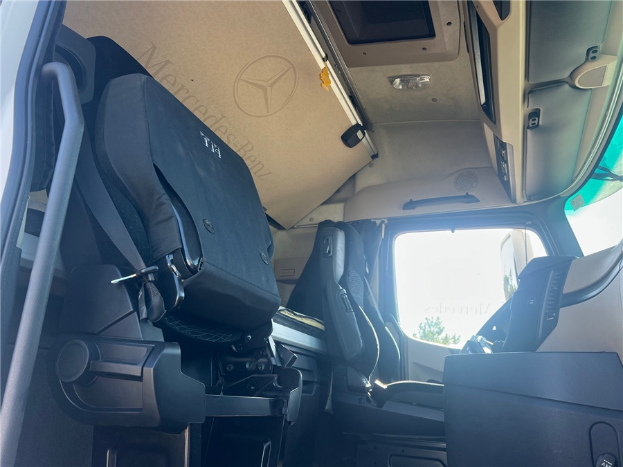 Tractor unit MERCEDES-BENZ ACTROS 1845 LS: picture 13