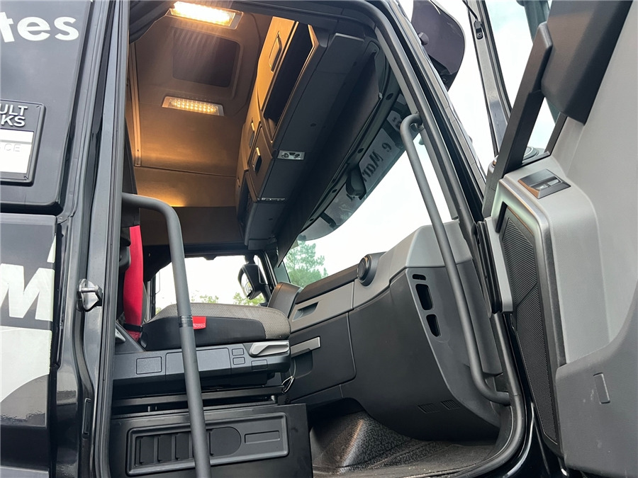 Tractor unit Renault T 520 HIGHCAB: picture 10