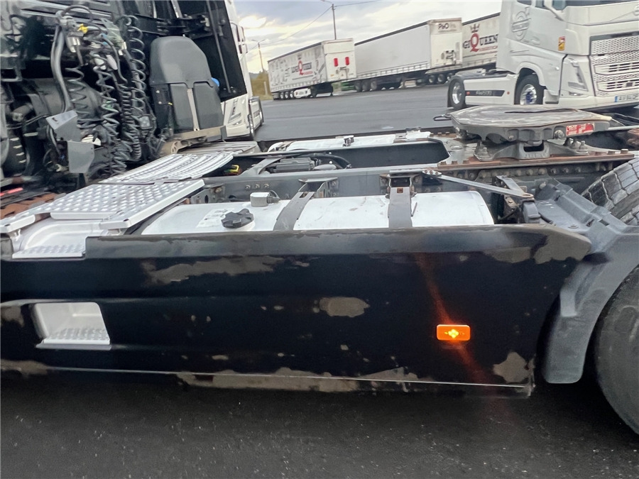 Tractor unit Renault T 520 HIGHCAB: picture 8