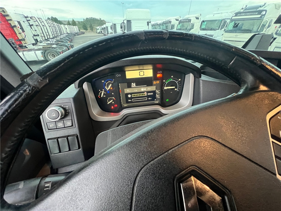 Tractor unit Renault T 520 HIGHCAB: picture 17