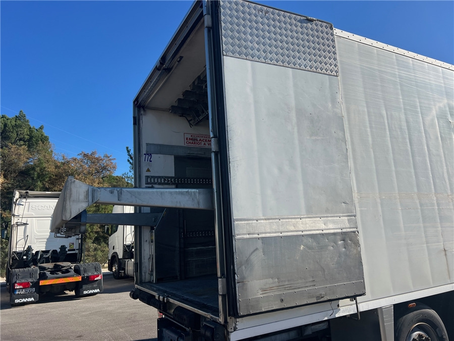 Refrigerator truck Volvo FM 9: picture 12