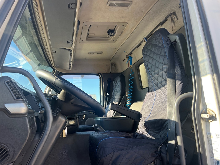 Refrigerator truck Volvo FM 9: picture 17