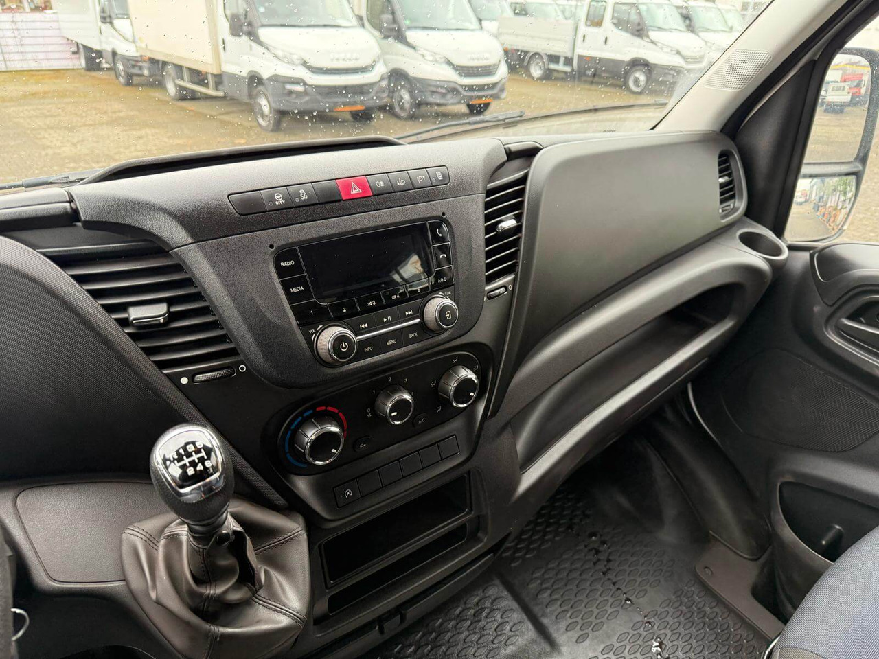 IVECO DAILY 35C14 DOPPIA CABINA RIBALTABILE 3.0 - Tipper van: picture 4 IVECO DAILY 35C14 DOPPIA CABINA RIBALTABILE 3.0 - Tipper van: picture 4