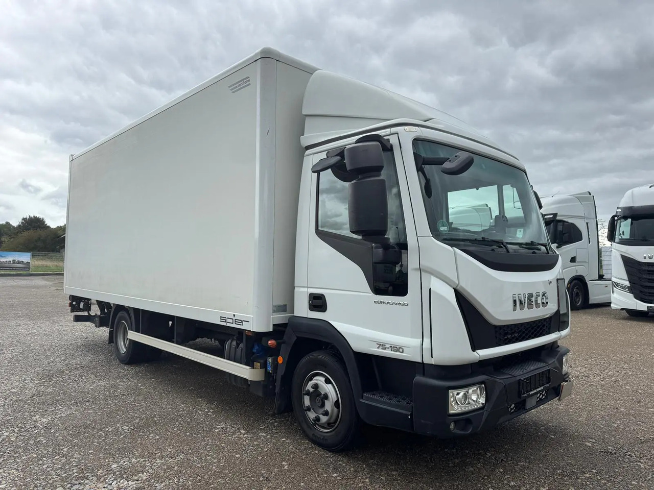 IVECO EUROCARGO 75E19P - Box truck: picture 4 IVECO EUROCARGO 75E19P - Box truck: picture 4