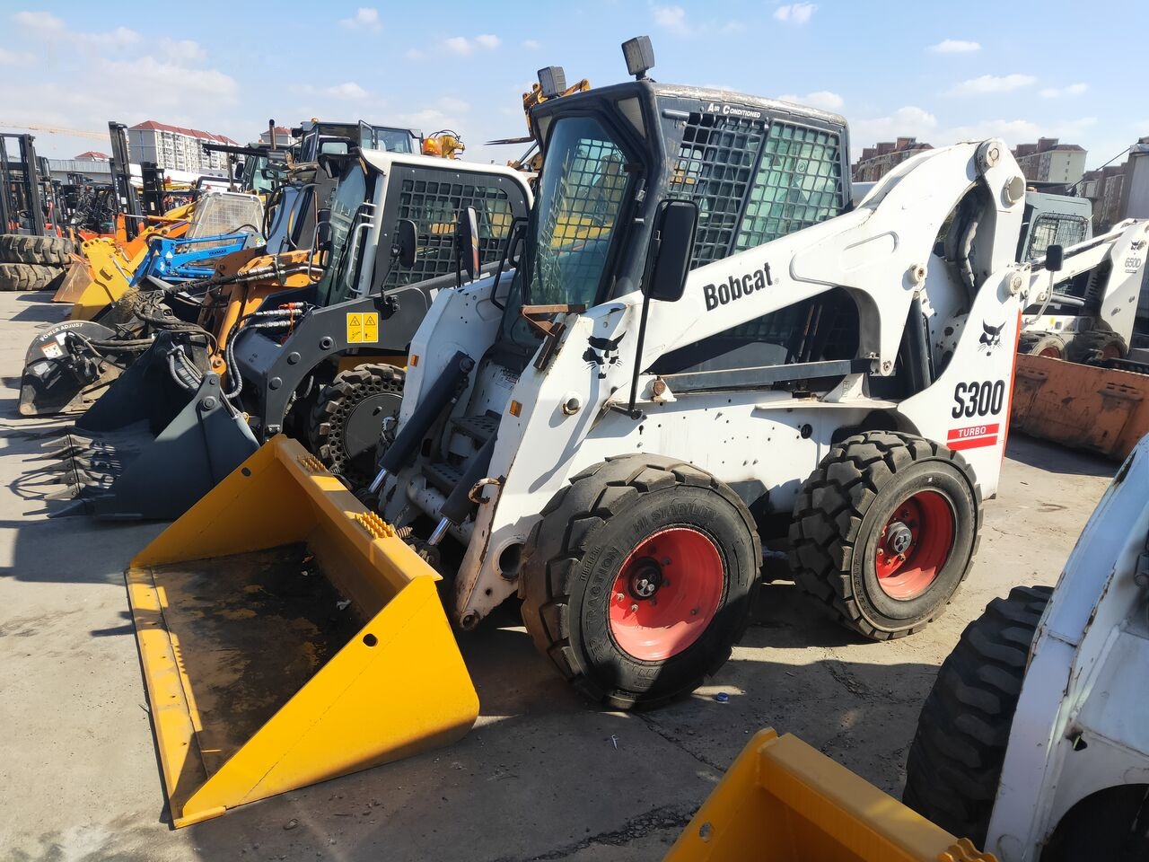 Bobcat S300 - Skid steer loader: picture 2 Bobcat S300 - Skid steer loader: picture 2