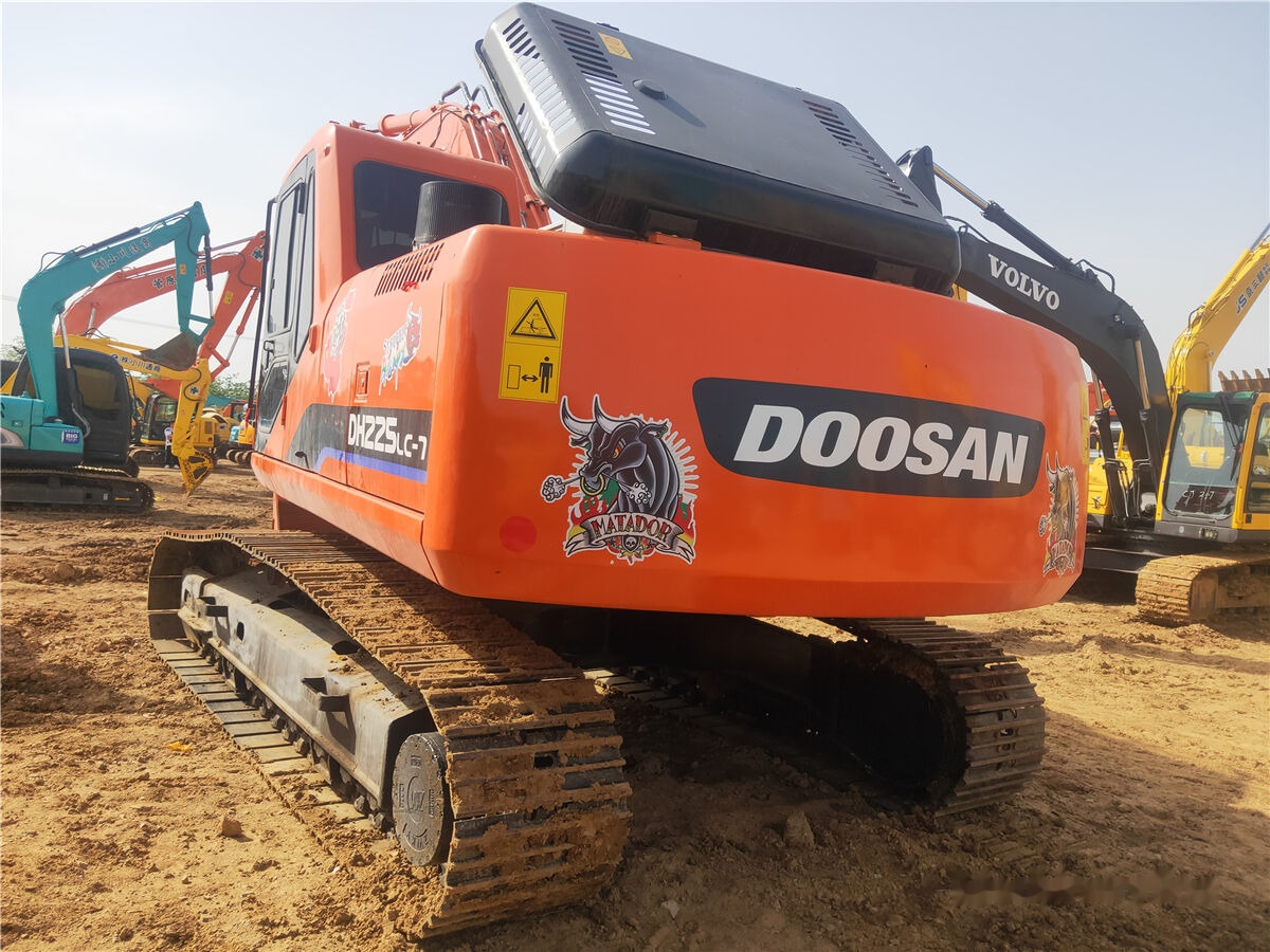 Doosan DH225 - Crawler excavator: picture 2 Doosan DH225 - Crawler excavator: picture 2
