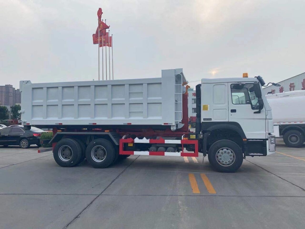 Howo 371 - Tipper: picture 2 Howo 371 - Tipper: picture 2