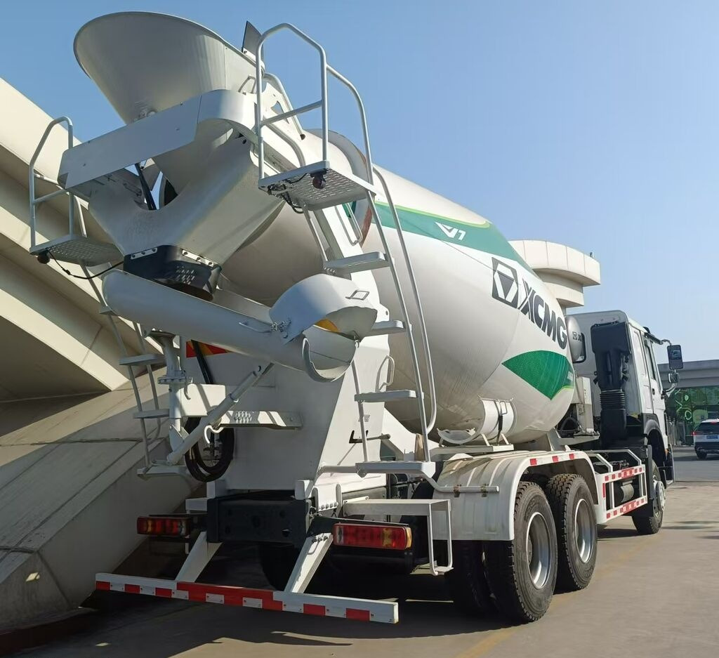 Howo XCMG on chassis - Concrete mixer truck: picture 5 Howo XCMG on chassis - Concrete mixer truck: picture 5