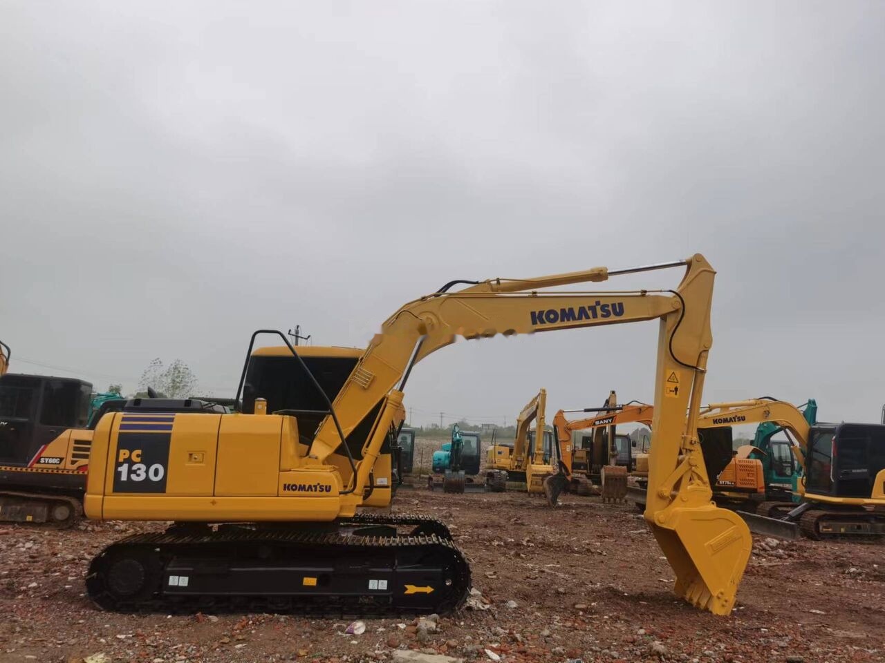 Komatsu PC130 - Crawler excavator: picture 1 Komatsu PC130 - Crawler excavator: picture 1