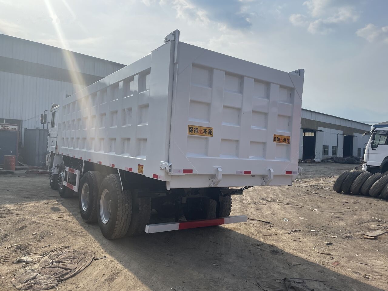 Shacman F3000 - Tipper: picture 1 Shacman F3000 - Tipper: picture 1