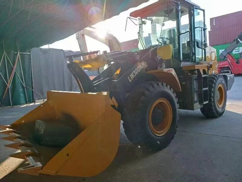 XCMG LW300KN - Wheel loader: picture 2 XCMG LW300KN - Wheel loader: picture 2
