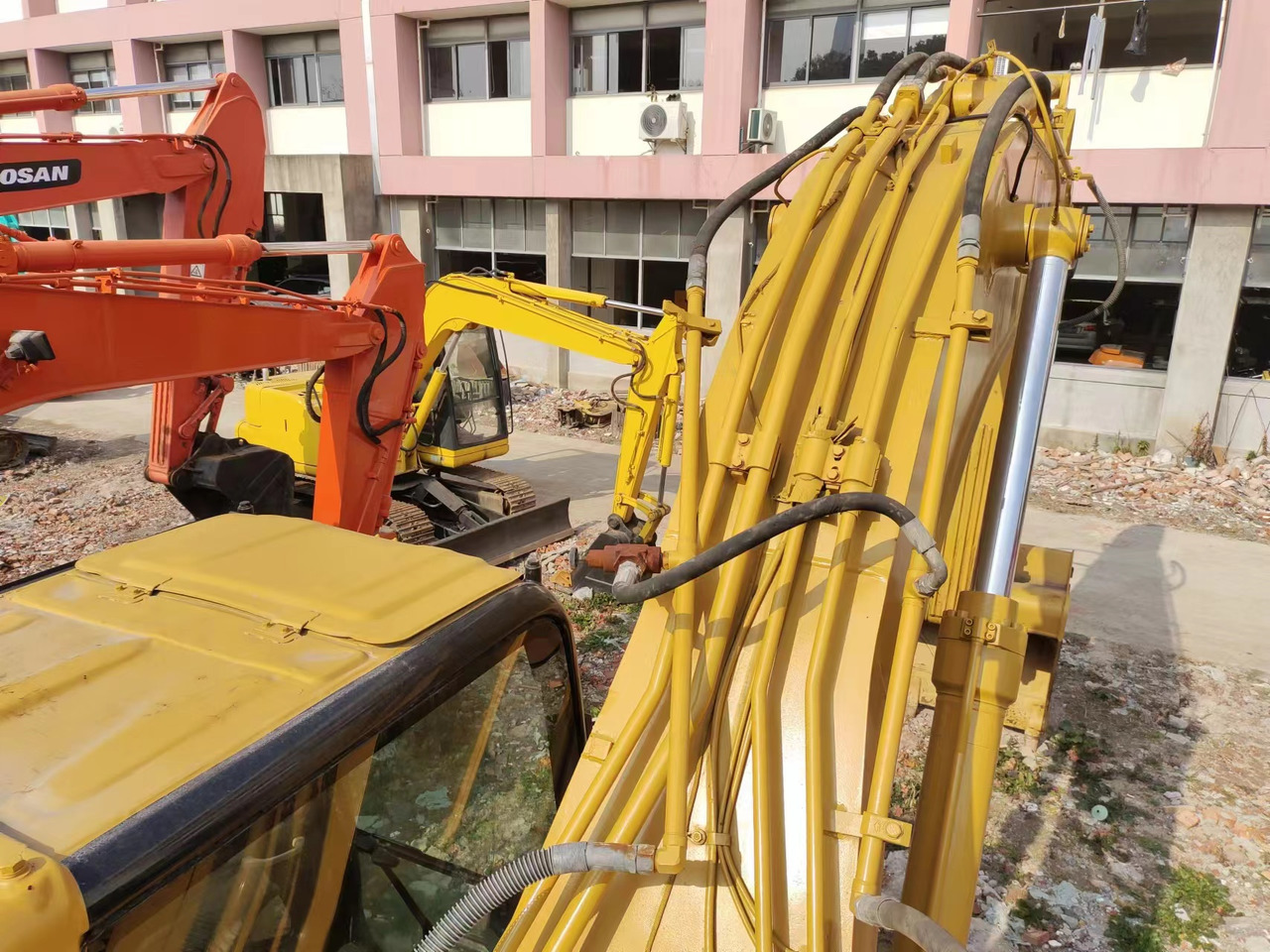 CAT 325CL - Crawler excavator: picture 3 CAT 325CL - Crawler excavator: picture 3