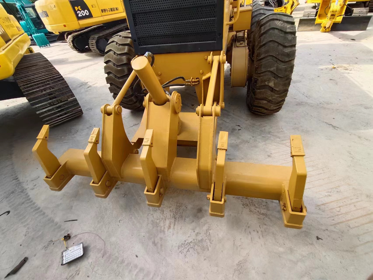 Grader CATERPILLAR 140H: picture 6