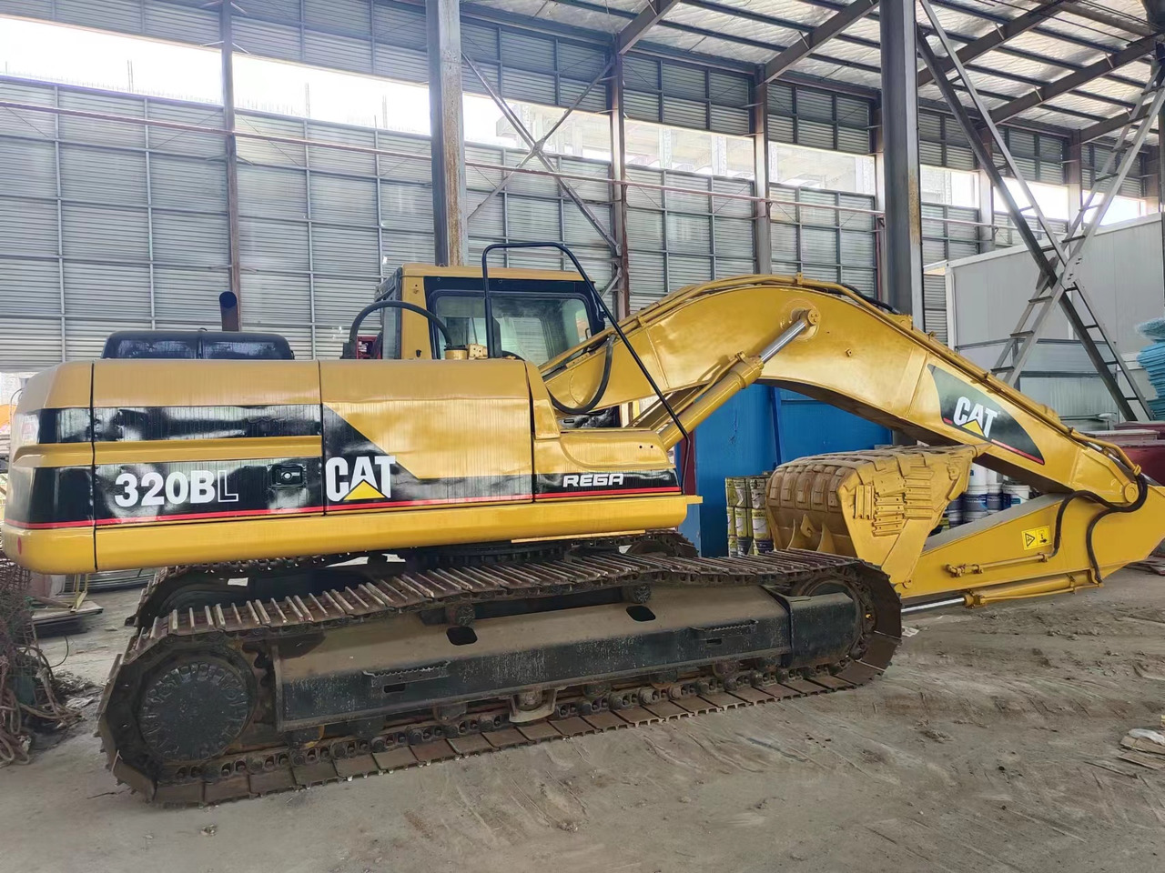 CATERPILLAR 320BL - Crawler excavator: picture 1 CATERPILLAR 320BL - Crawler excavator: picture 1