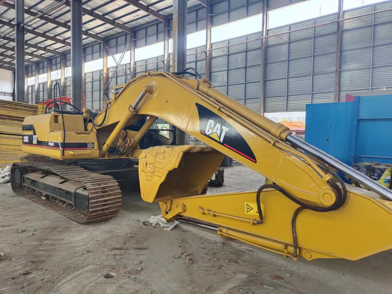 CATERPILLAR 320BL - Crawler excavator: picture 3 CATERPILLAR 320BL - Crawler excavator: picture 3