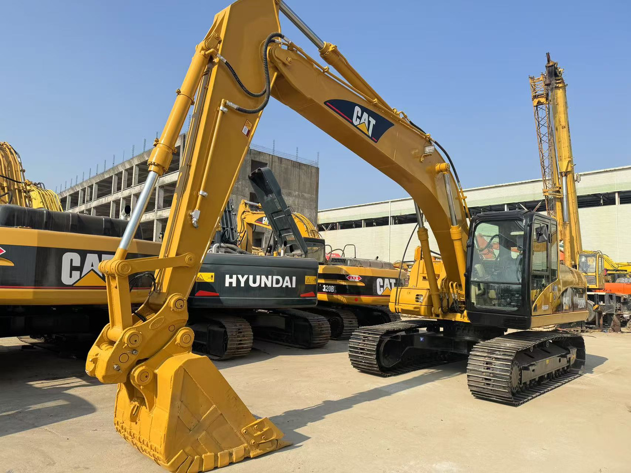 CATERPILLAR 320C - Crawler excavator: picture 1 CATERPILLAR 320C - Crawler excavator: picture 1