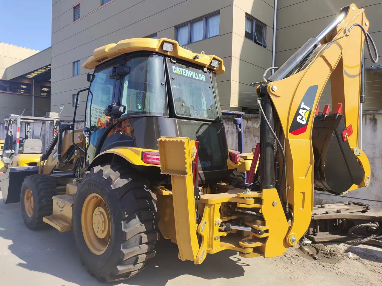 CATERPILLAR 420f - Backhoe loader: picture 2 CATERPILLAR 420f - Backhoe loader: picture 2