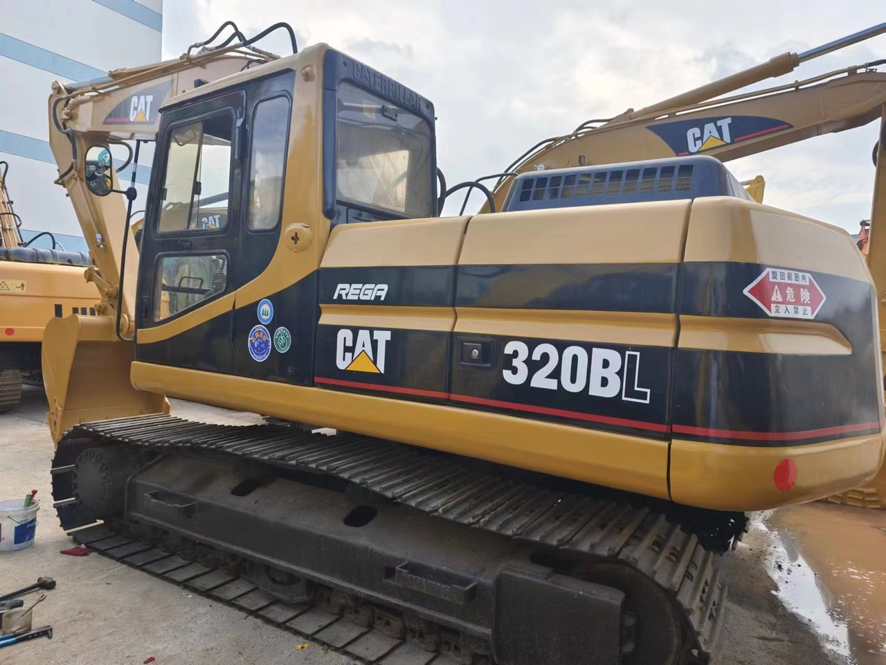 CATERPILLAR CAT 320BL - Crawler excavator: picture 1 CATERPILLAR CAT 320BL - Crawler excavator: picture 1