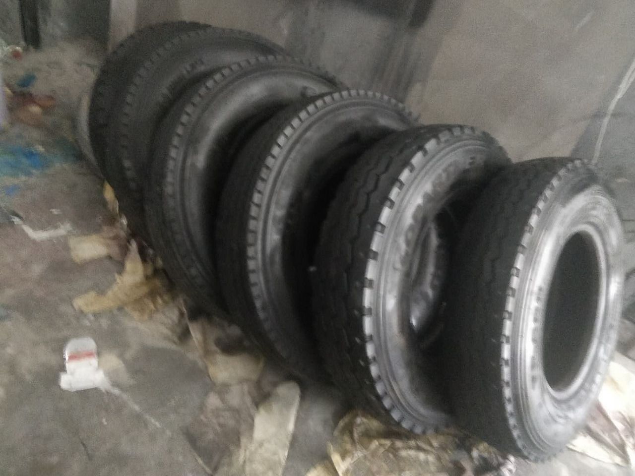 CHINA BRAND 700R16 - Wheels and tires for Suburban bus: picture 1 CHINA BRAND 700R16 - Wheels and tires for Suburban bus: picture 1
