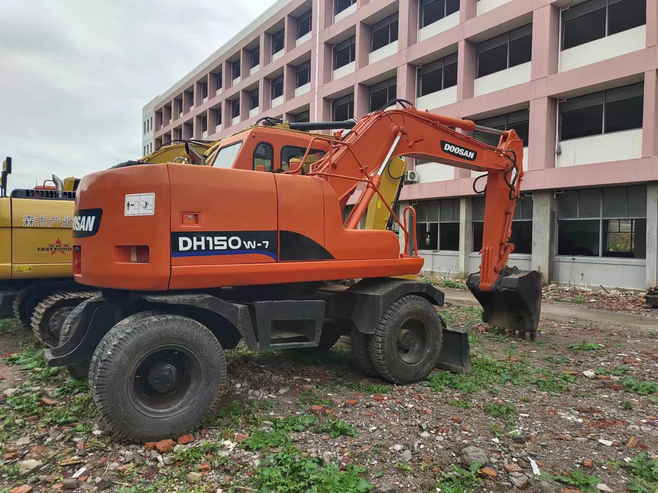 DOOSAN DH150W-7 - Wheel excavator: picture 5 DOOSAN DH150W-7 - Wheel excavator: picture 5