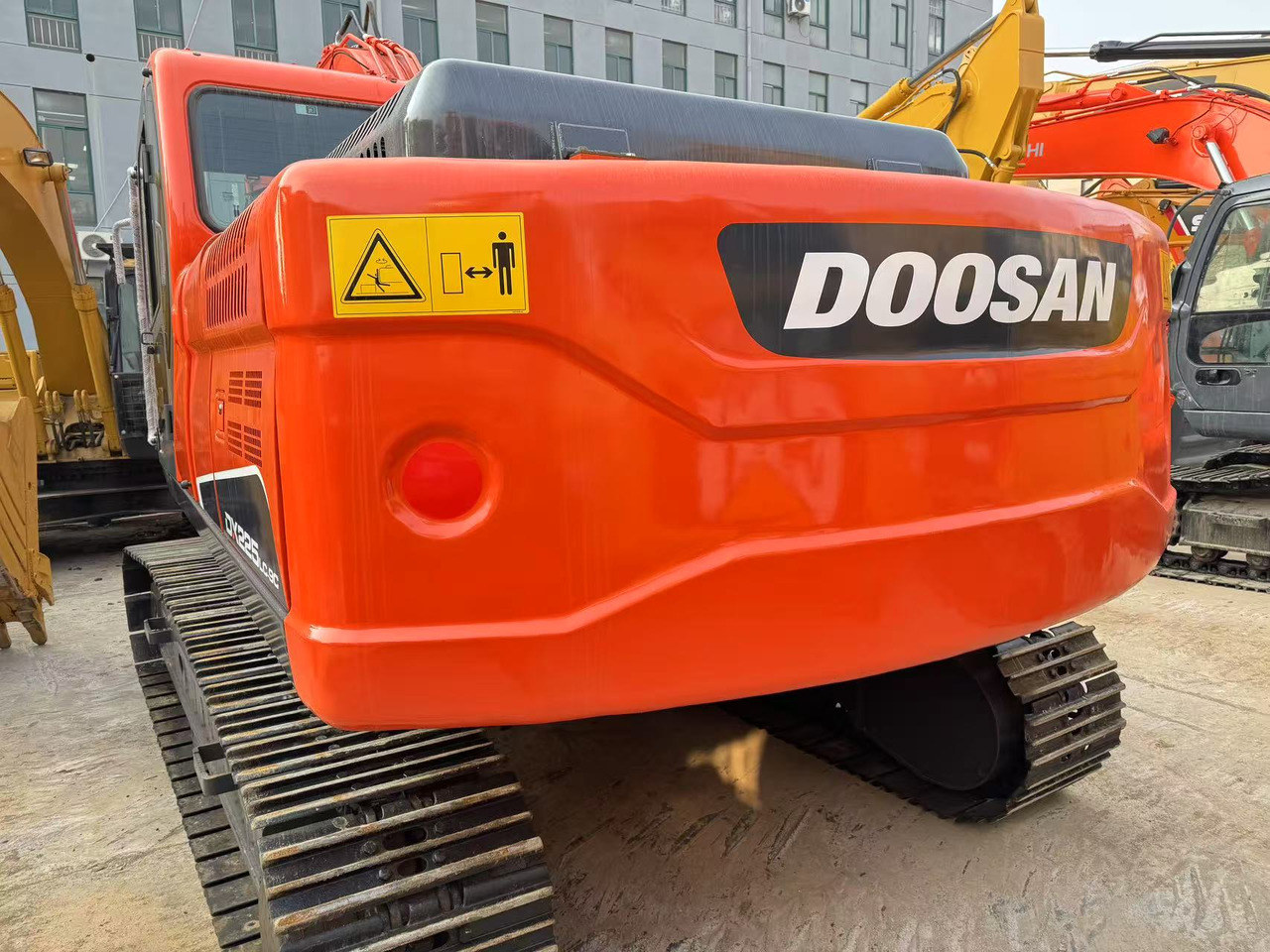 DOOSAN DX225 - Crawler excavator: picture 3 DOOSAN DX225 - Crawler excavator: picture 3