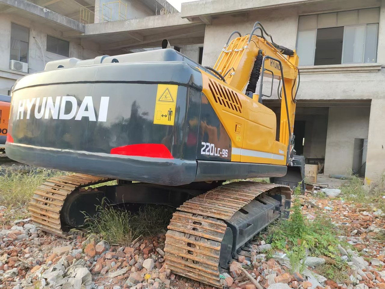 Crawler excavator HYUNDAI R220LC-9S: picture 9
