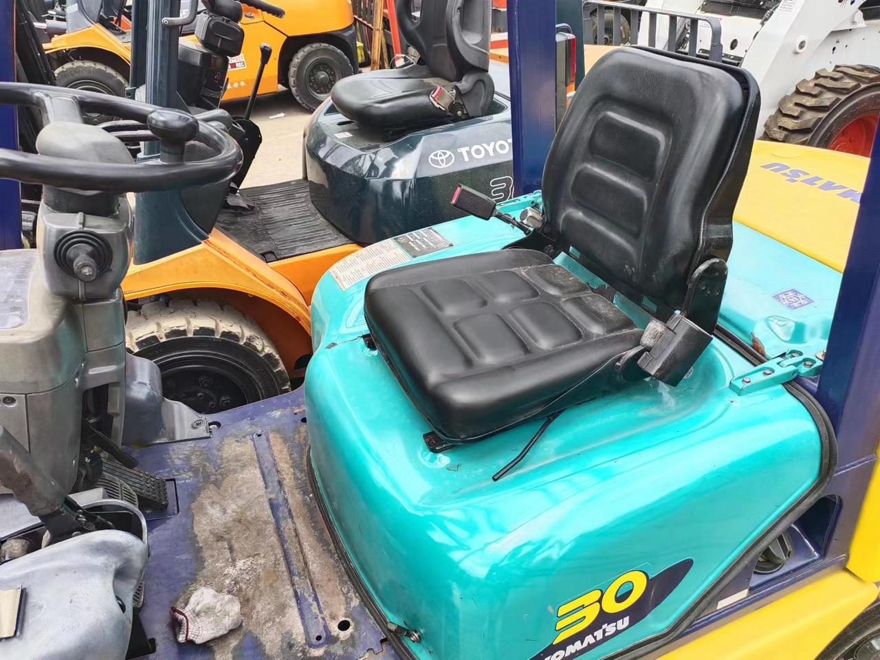 KOMATSU FD30 - Diesel forklift: picture 5 KOMATSU FD30 - Diesel forklift: picture 5