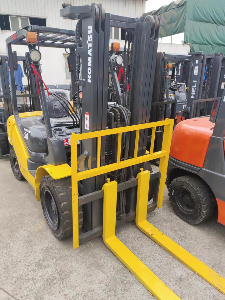KOMATSU FD30 FD50 FD70 Japanese diesel forklift - Diesel forklift: picture 2 KOMATSU FD30 FD50 FD70 Japanese diesel forklift - Diesel forklift: picture 2