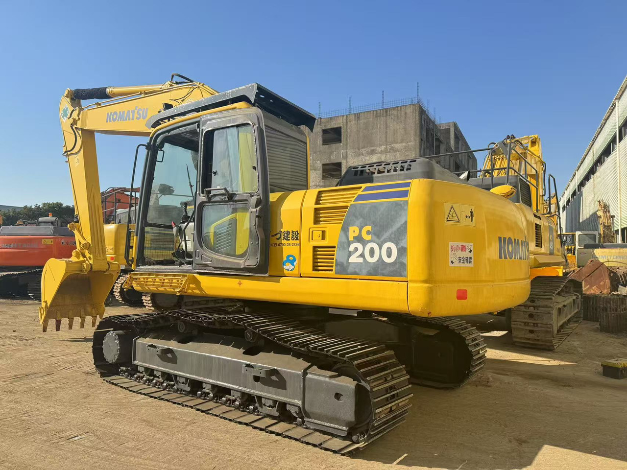 KOMATSU PC200-8 - Crawler excavator: picture 2 KOMATSU PC200-8 - Crawler excavator: picture 2