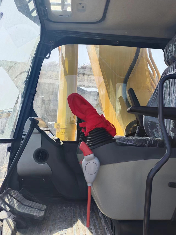 KOMATSU PC450-8 - Crawler excavator: picture 3 KOMATSU PC450-8 - Crawler excavator: picture 3