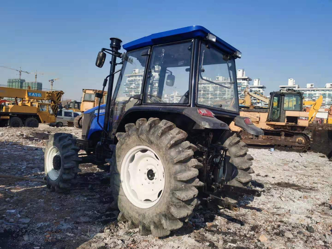 LOVOL M1104 - Farm tractor: picture 2 LOVOL M1104 - Farm tractor: picture 2