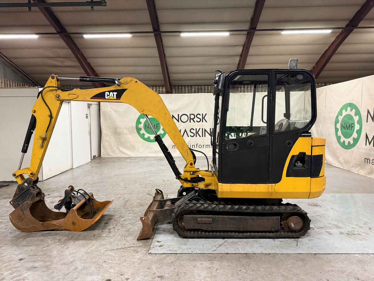 Cat 302,5 - Mini excavator: picture 2 Cat 302,5 - Mini excavator: picture 2