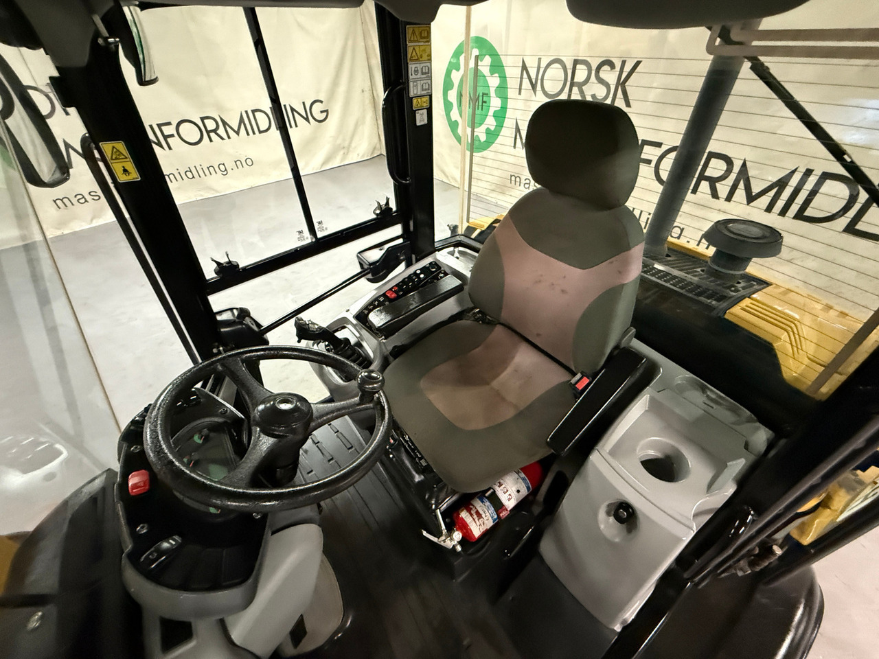Wheel loader Cat 906M High Flow, 40 km/t med skuff og plog # TIL LEIE#: picture 13