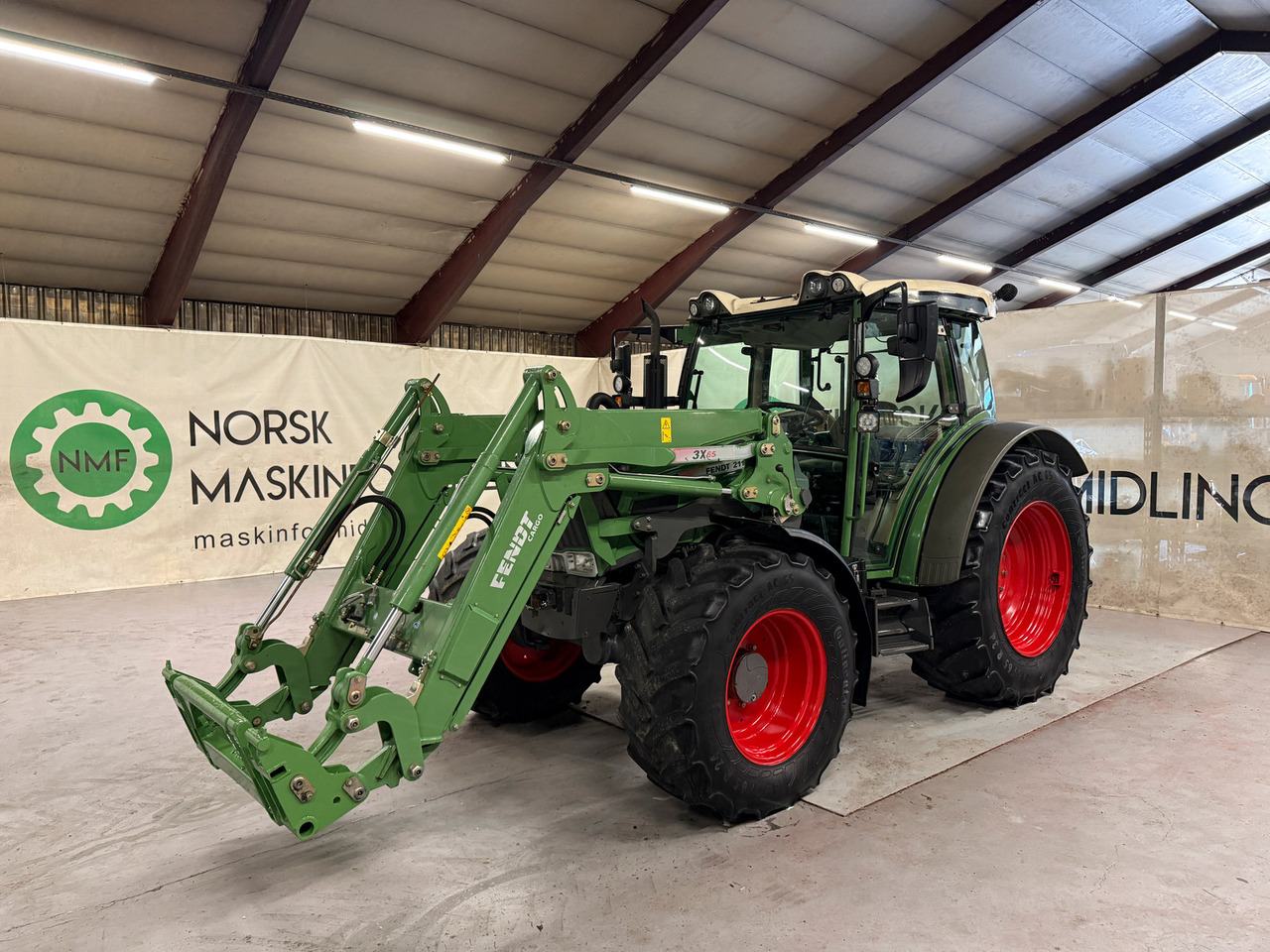Fendt 211 Vario TMS - Farm tractor: picture 1 Fendt 211 Vario TMS - Farm tractor: picture 1