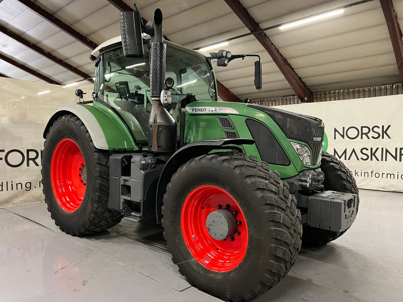Fendt 724 Vario - Farm tractor: picture 5 Fendt 724 Vario - Farm tractor: picture 5
