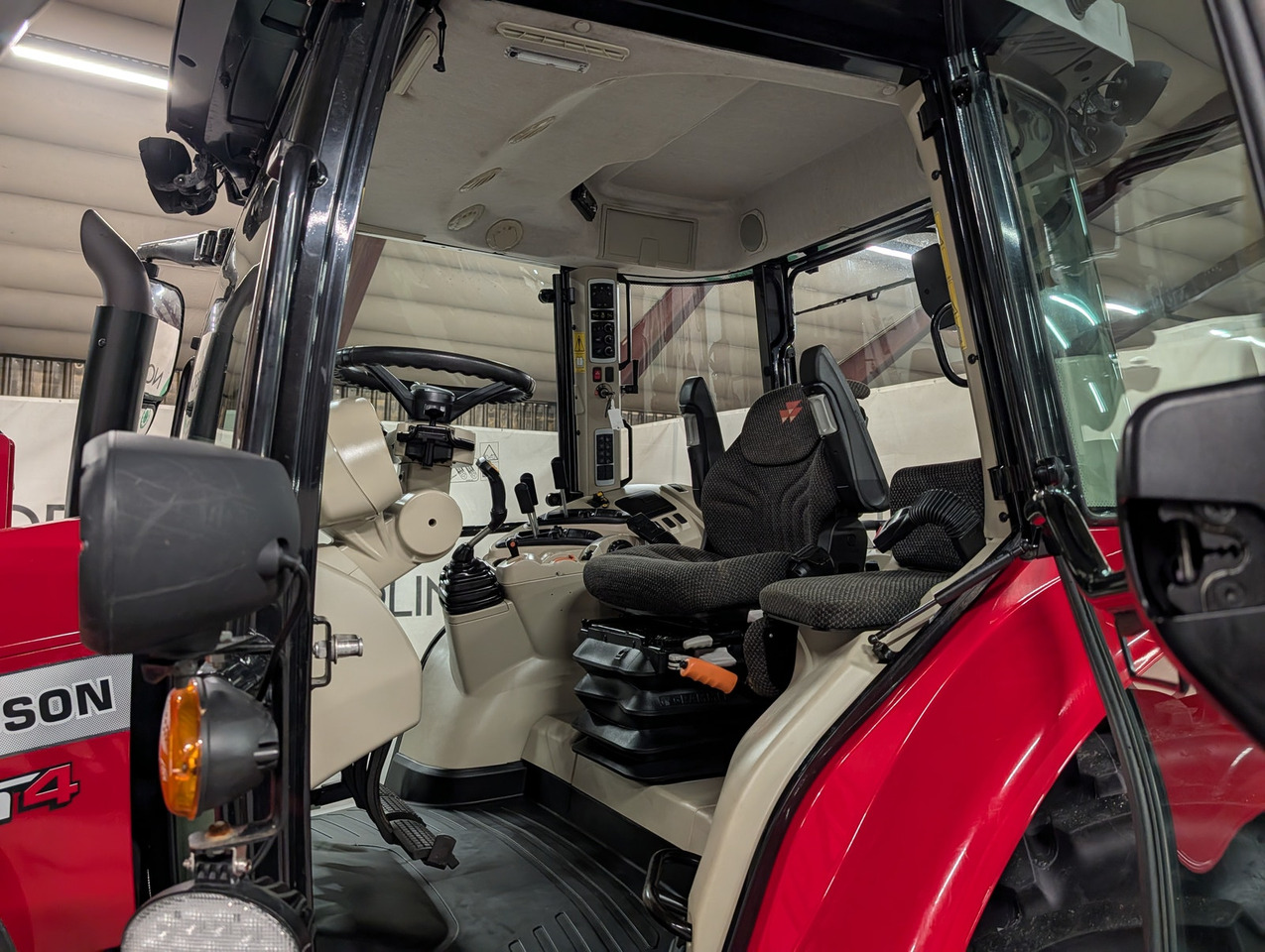 Farm tractor Massey Ferguson 5712S: picture 11