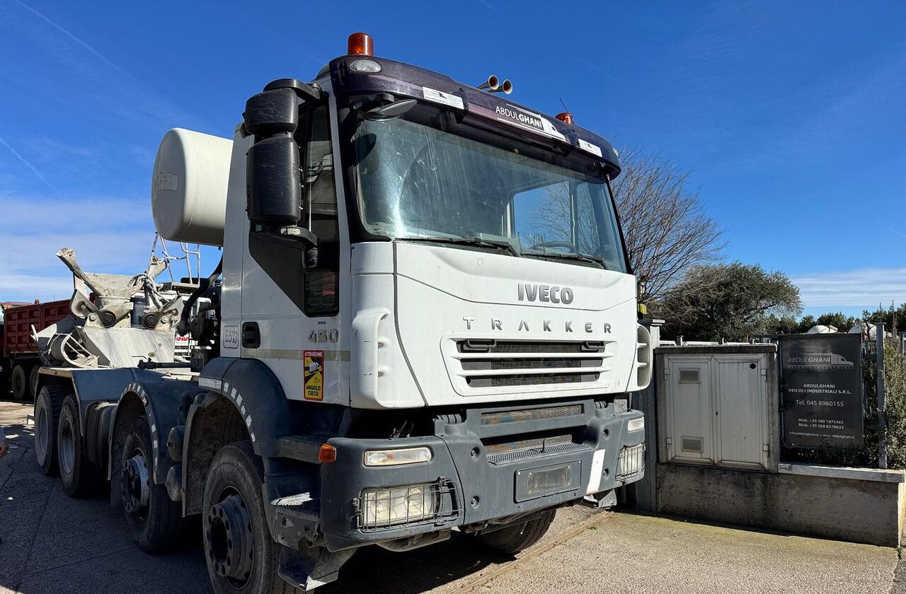 IVECO Magirus Trakker A410T/E4 - 8X4 - Concrete mixer truck: picture 1 IVECO Magirus Trakker A410T/E4 - 8X4 - Concrete mixer truck: picture 1